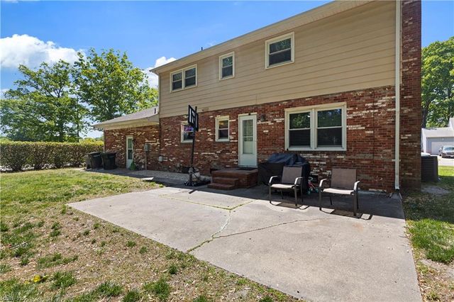 100 Horseshoe LNDG, Hampton, VA 23669