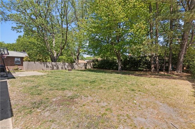 100 Horseshoe LNDG, Hampton, VA 23669