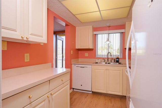 3607 LAKE BAYSHORE DRIVE 312, Bradenton, FL 34205