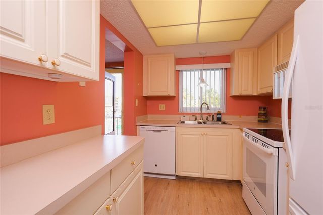 3607 LAKE BAYSHORE DRIVE 312, Bradenton, FL 34205