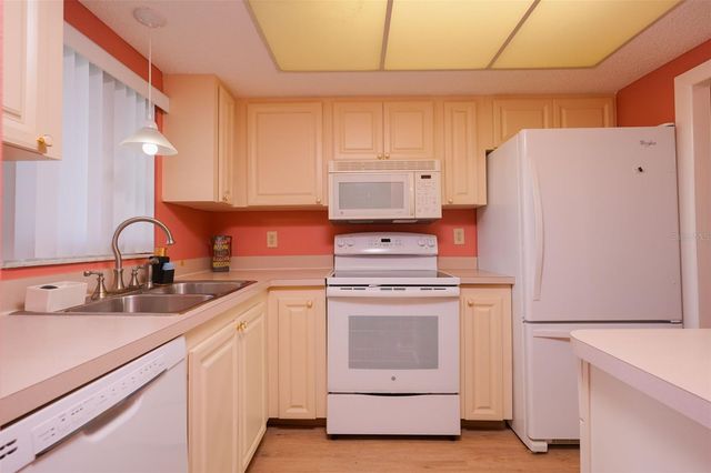 3607 LAKE BAYSHORE DRIVE 312, Bradenton, FL 34205