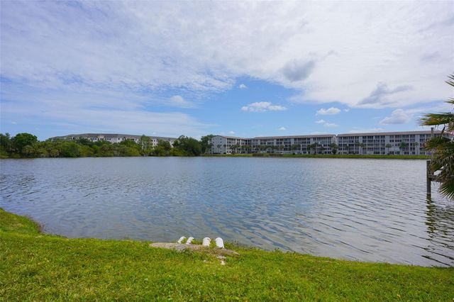 3607 LAKE BAYSHORE DRIVE 312, Bradenton, FL 34205