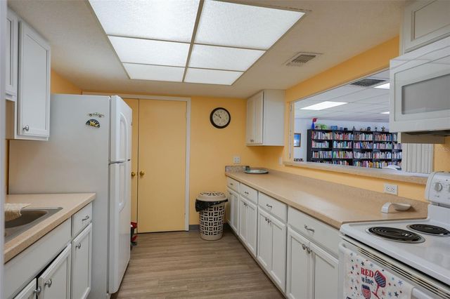 3607 LAKE BAYSHORE DRIVE 312, Bradenton, FL 34205