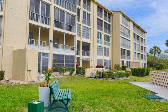 3607 LAKE BAYSHORE DRIVE 312, Bradenton, FL 34205
