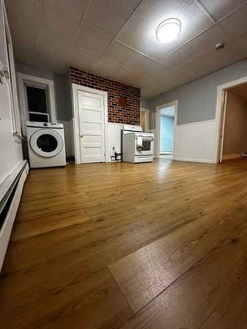 5 Sterling St 1, Worcester, MA 01610