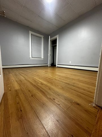 5 Sterling St 1, Worcester, MA 01610