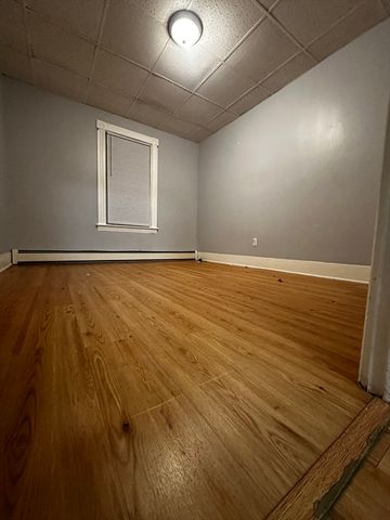 5 Sterling St 1, Worcester, MA 01610