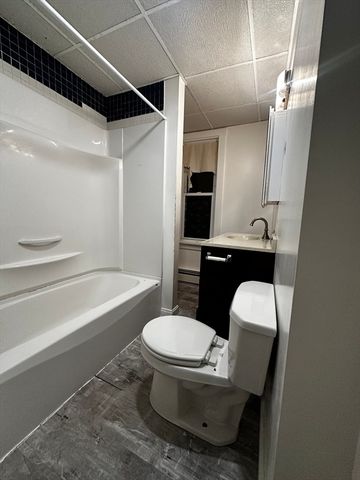 5 Sterling St 1, Worcester, MA 01610