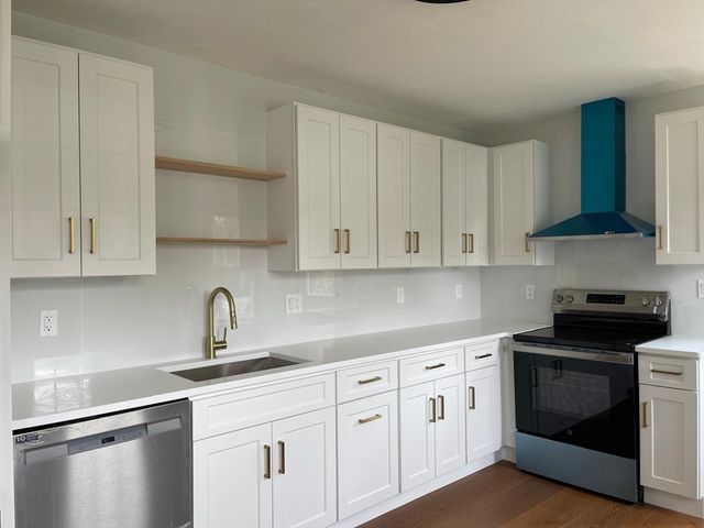 17 Sunnybank Ave, Rockland, MA 02370