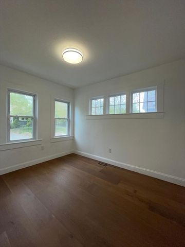 17 Sunnybank Ave, Rockland, MA 02370