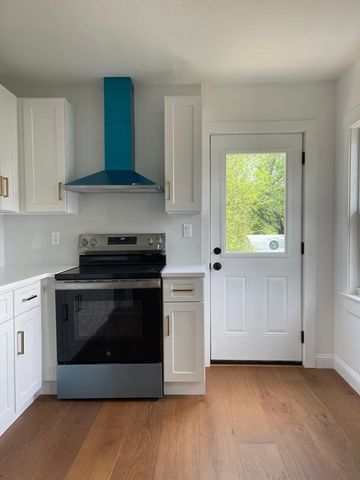 17 Sunnybank Ave, Rockland, MA 02370
