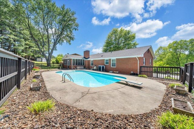 6737 Stonington RD, Roanoke, VA 24019