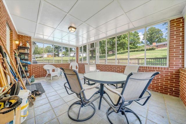 6737 Stonington RD, Roanoke, VA 24019