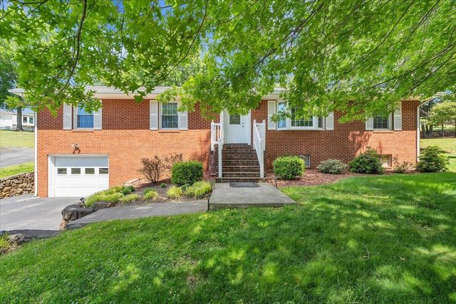6737 Stonington RD, Roanoke, VA 24019