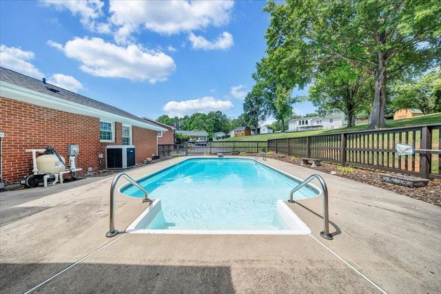 6737 Stonington RD, Roanoke, VA 24019