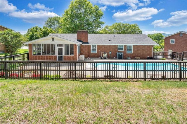 6737 Stonington RD, Roanoke, VA 24019