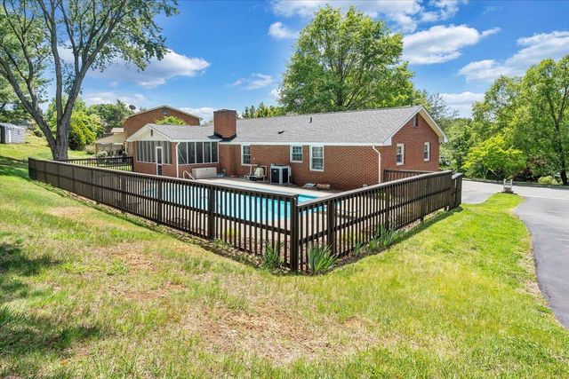 6737 Stonington RD, Roanoke, VA 24019