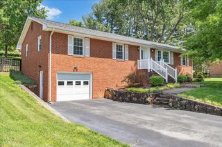 6737 Stonington RD, Roanoke, VA 24019