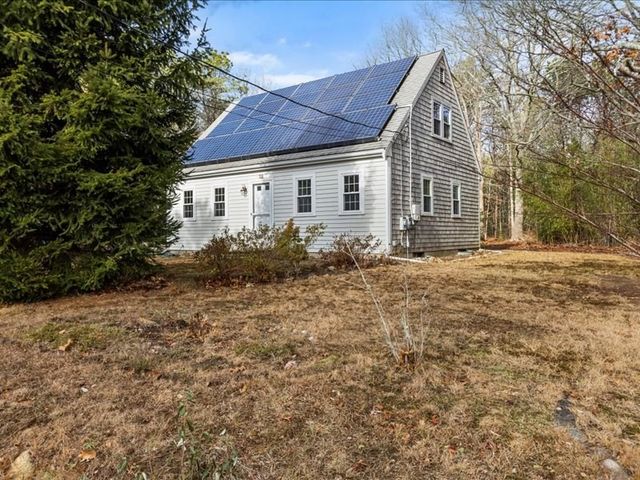 32 Willington Ave, Barnstable, MA 02648