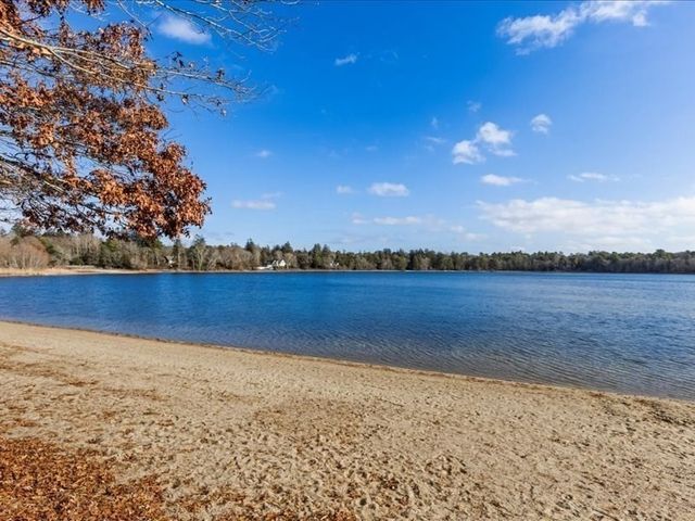 32 Willington Ave, Barnstable, MA 02648