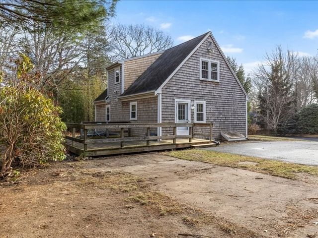 32 Willington Ave, Barnstable, MA 02648