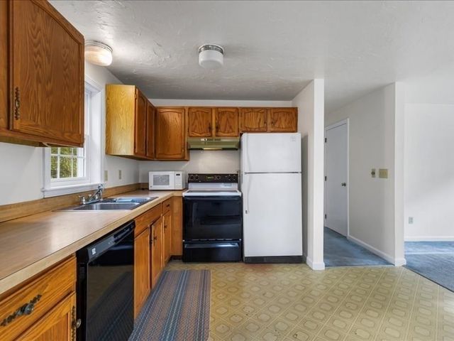 32 Willington Ave, Barnstable, MA 02648