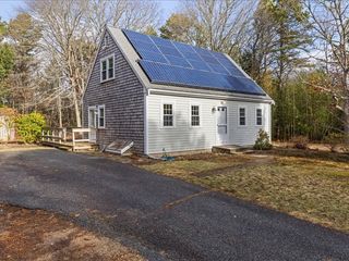 32 Willington Ave, Barnstable, MA 02648
