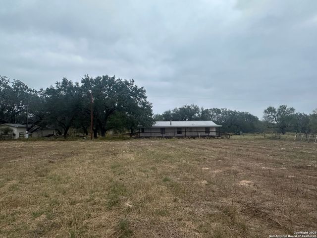 1150 County Road 765, Moore, TX 78057