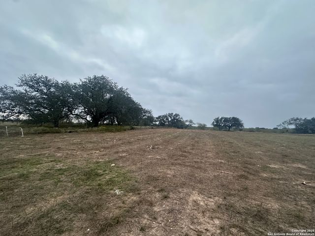 1150 County Road 765, Moore, TX 78057