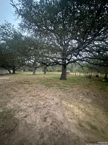 1150 County Road 765, Moore, TX 78057