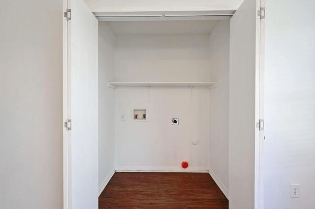 13520 Alysheba DR, Del Valle, TX 78617