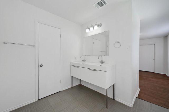 13520 Alysheba DR, Del Valle, TX 78617