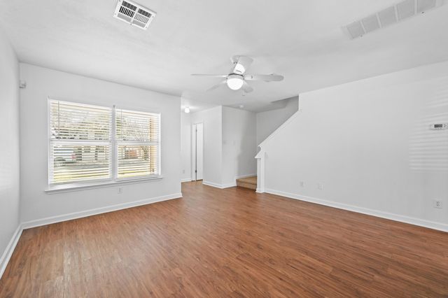 13520 Alysheba DR, Del Valle, TX 78617