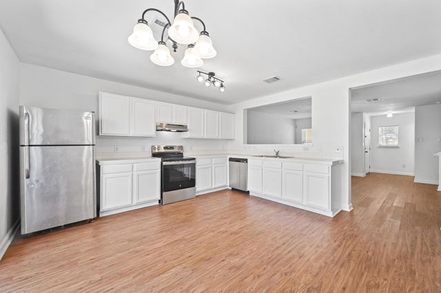 13520 Alysheba DR, Del Valle, TX 78617