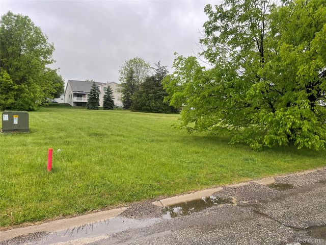 5160 Sandalwood Drive, Grand Blanc, MI 48439