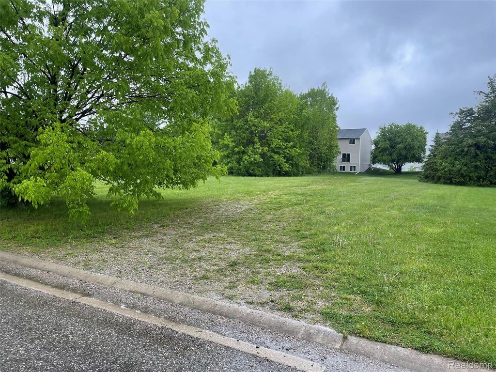 5160 Sandalwood Drive, Grand Blanc, MI 48439