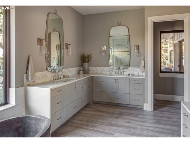 12510 Se MT SCOTT Blvd, Happy Valley, OR 97086