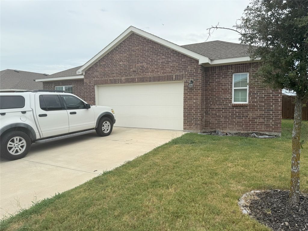 304 Sabine River Road, Glenn Heights, TX 75154