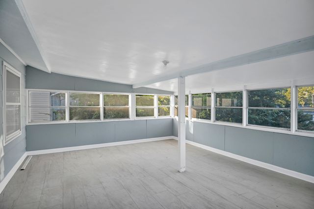 7031 glenwood Lane, Hanover Park, IL 60133