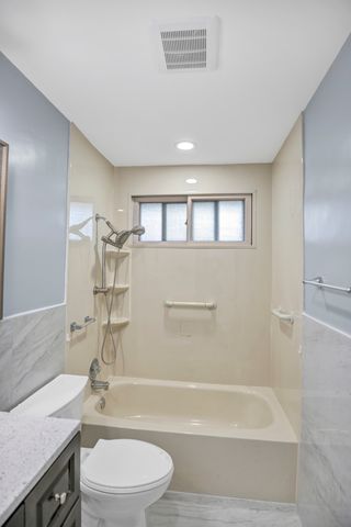 7031 glenwood Lane, Hanover Park, IL 60133