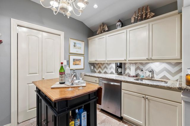 1432 Sylvan Avenue, Dallas, TX 75208