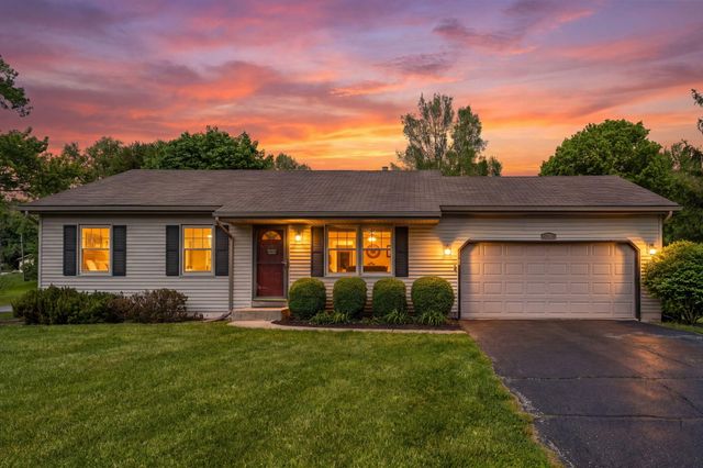 2156 St Joseph Lane, Valparaiso, IN 46385