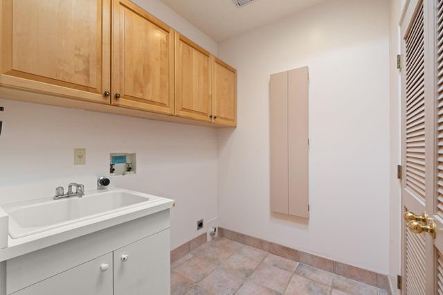 25 First Mesa Court, Placitas, NM 87043