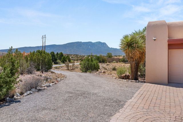 25 First Mesa Court, Placitas, NM 87043