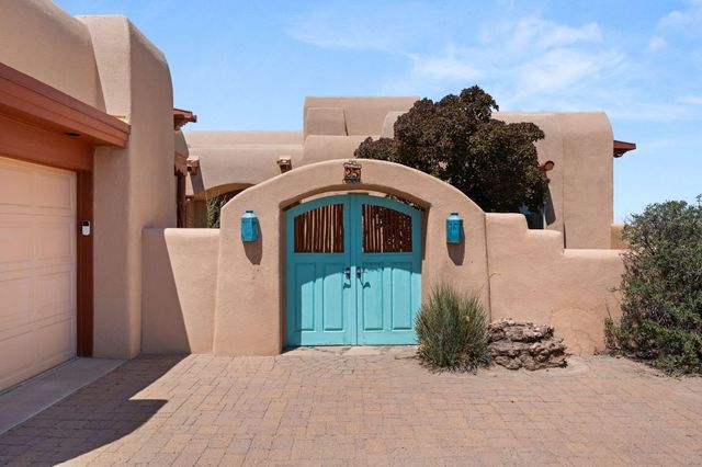 25 First Mesa Court, Placitas, NM 87043