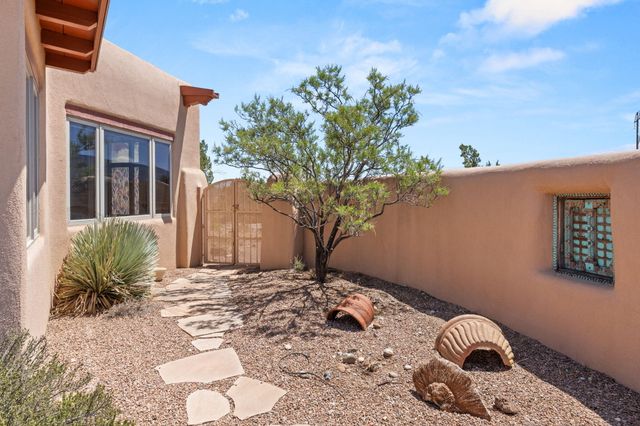 25 First Mesa Court, Placitas, NM 87043