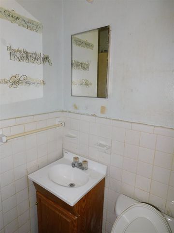 706 SW 49th St, Lawton, OK 73505