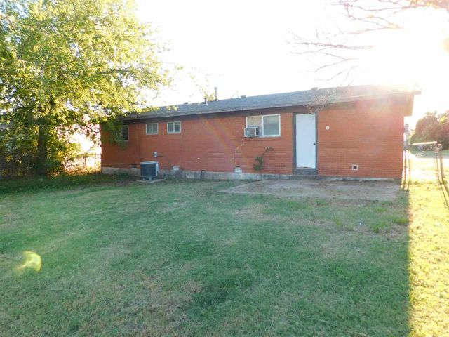 706 SW 49th St, Lawton, OK 73505