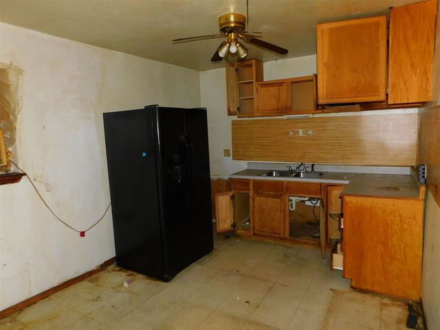 706 SW 49th St, Lawton, OK 73505