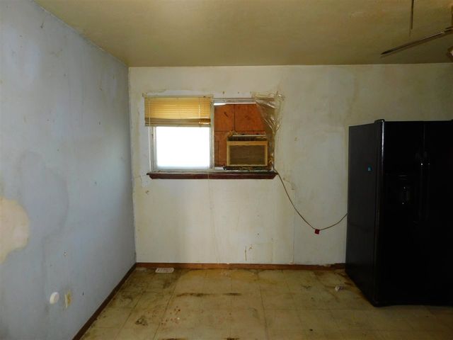 706 SW 49th St, Lawton, OK 73505